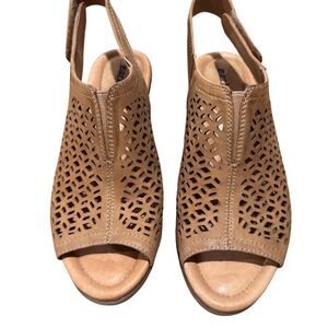 Earth Cascade Women's 7D Wide Camel Leather Cutout Wedge Sandals
Adjustable EUC